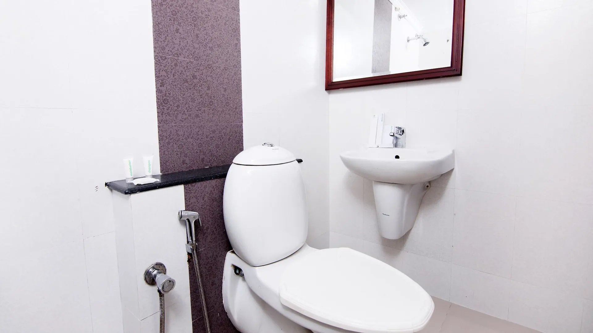 Hotel Treebo Center Point Kochi
