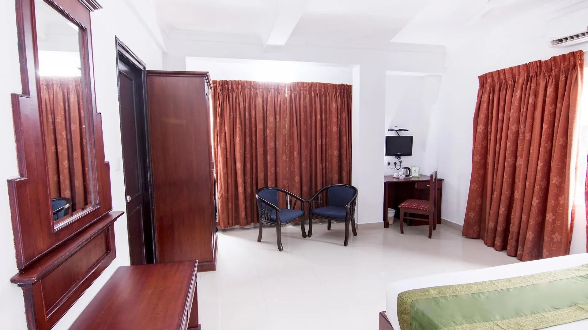 Hotel Treebo Center Point Kochi