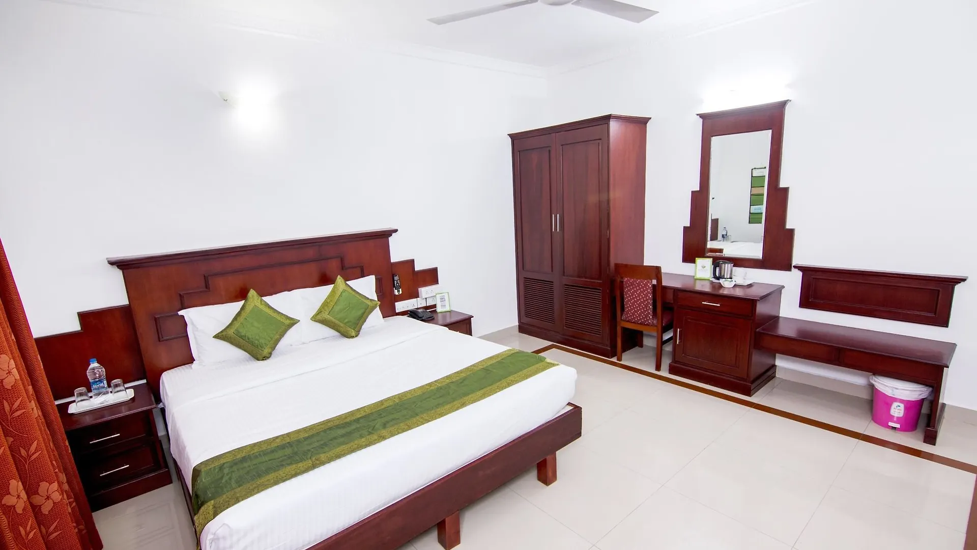Hotel Treebo Center Point Kochi