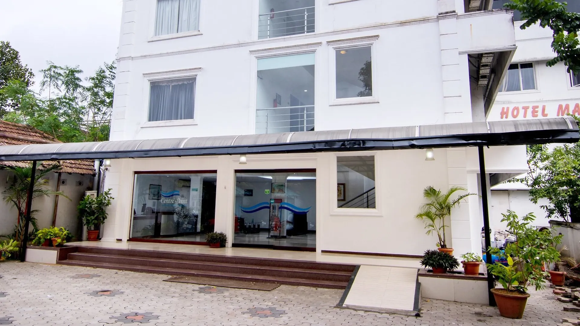 Hotel Treebo Center Point Kochi